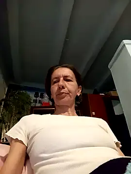 Snapshot of Tania9876 chatting on May 16, 2026, 6:39 pm Tania9876 online show from May 16, 2026, 6:39 pm