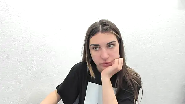 summmmersky1 online show from March 13, 2026, 4:35 pm