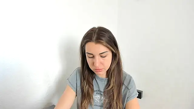 summmmersky1 online show from April 10, 2026, 12:32 pm