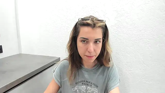 Snapshot of summmmersky1 chatting on May 8, 2026, 8:08 am summmmersky1 online show from May 8, 2026, 8:08 am