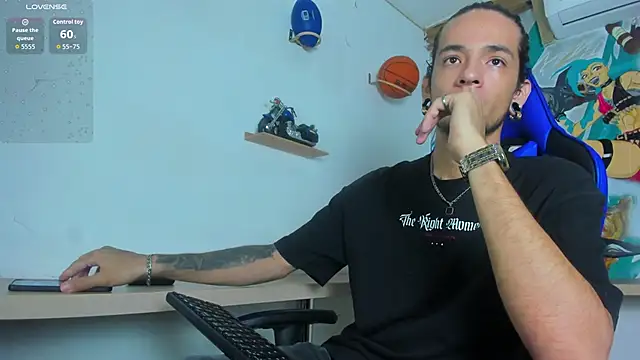 Snapshot of Skinny_Mac chatting on May 8, 2026, 12:43 pm Skinny Mac online show from May 8, 2026, 12:43 pm