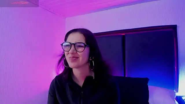 Snapshot of LilithBluum chatting on May 8, 2026, 6:24 pm LilithBluum online show from May 8, 2026, 6:24 pm