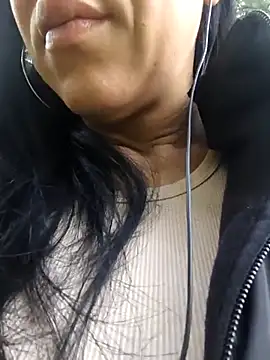 Camillemonroe  online show from April 21, 2026, 11:38 am