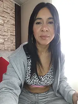 Snapshot of Camillemonroe_ chatting on May 27, 2026, 12:35 pm Camillemonroe online show from May 27, 2026, 12:35 pm