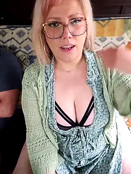 Snapshot of LexySaint chatting on September 9, 2025, 5:01 pm LexySaint online show from September 9, 2025, 5:01 pm