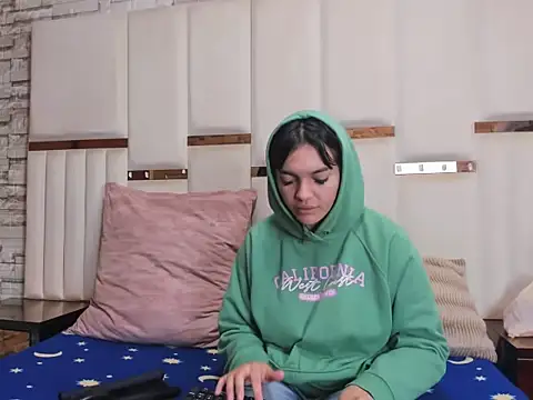 Alaia Blosson online show from March 24, 2026, 12:54 pm