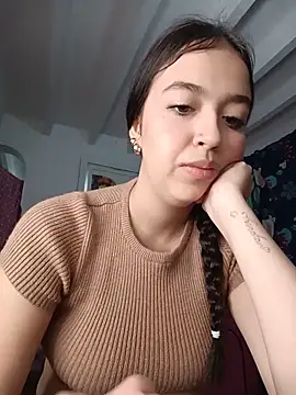 Snapshot of Kitty_Loveee chatting on May 18, 2026, 9:53 pm Kitty Loveee online show from May 18, 2026, 9:53 pm