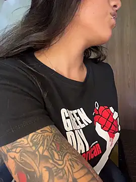 Snapshot of Twoshotsparty420 chatting on April 11, 2026, 4:22 pm Twoshotsparty420 online show from April 11, 2026, 4:22 pm