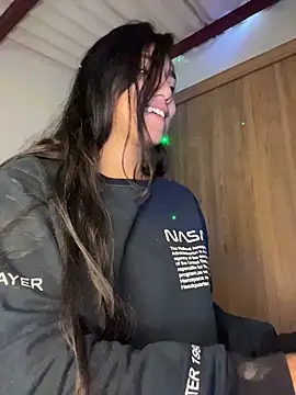 Snapshot of Twoshotsparty420 chatting on April 15, 2026, 1:18 pm Twoshotsparty420 online show from April 15, 2026, 1:18 pm