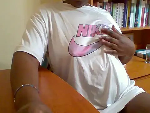 melaninebony2 online show from March 27, 2026, 6:19 am