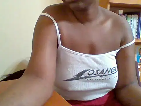 melaninebony2 online show from April 1, 2026, 6:14 am