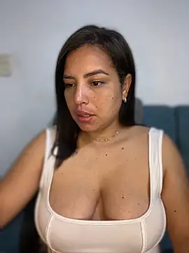 Snapshot of Kira33_ chatting on March 11, 2026, 9:26 am Kira33 online show from March 11, 2026, 9:26 am