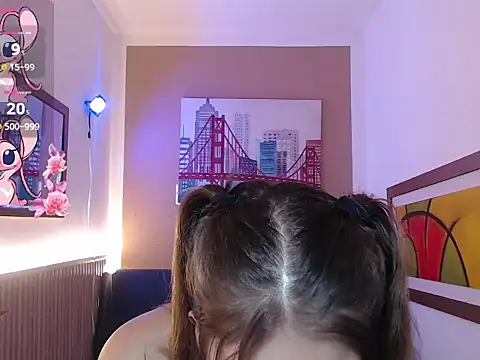 Moonna linnda online show from April 9, 2026, 1:49 pm