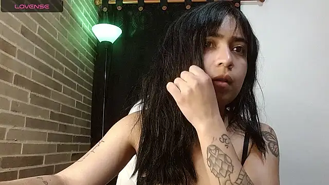 Snapshot of sweet-little chatting on June 25, 2026, 1:49 am sweet-little online show from June 25, 2026, 1:49 am