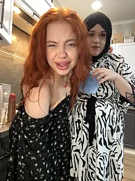 RedheadQueen  online show from April 19, 2026, 6:10 pm