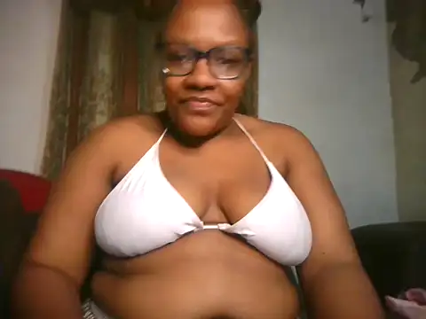 Momoxylxx online show from March 10, 2026, 9:42 pm