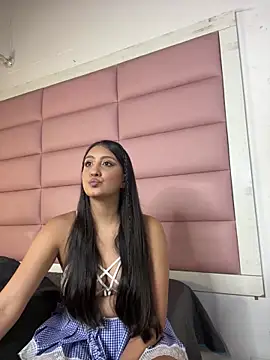 AmaranttayLunay online show from June 4, 2026, 8:15 pm