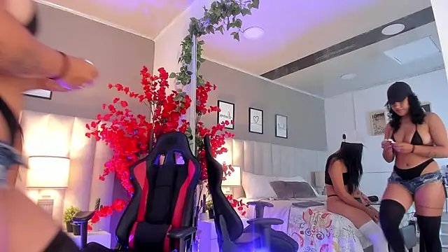 Snapshot of aniie_rouse chatting on May 1, 2026, 11:20 pm aniie rouse online show from May 1, 2026, 11:20 pm