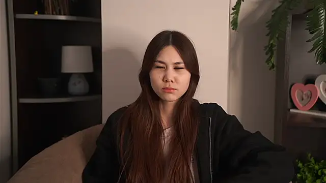 ShareeLavertue online show from March 11, 2026, 5:57 am