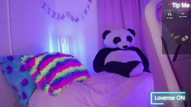 nahomy 2308 online show from April 21, 2026, 11:38 am