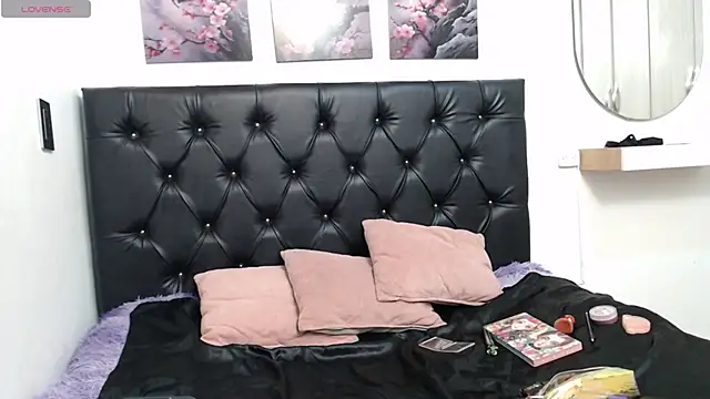 Tamar4 f00x online show from April 15, 2026, 1:40 pm