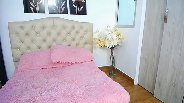 Tamar4 f00x online show from April 25, 2026, 12:52 pm