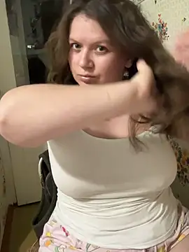 Nenssy555 online show from April 9, 2026, 7:52 pm