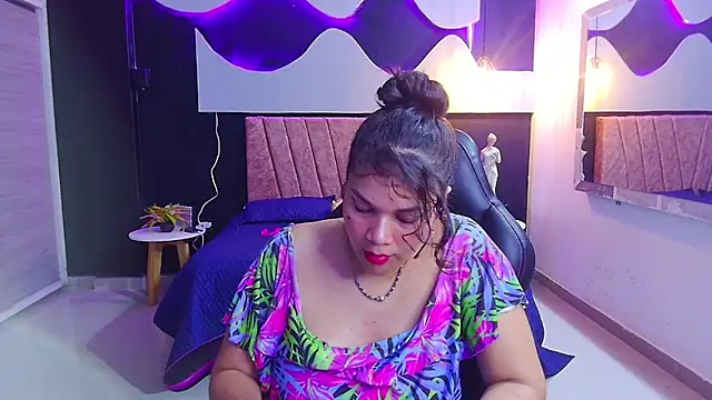 scarlettt  joness online show from April 18, 2026, 2:37 am