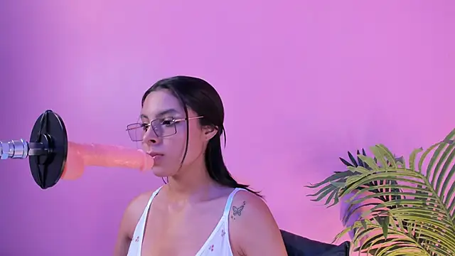 Lia owenss online show from April 12, 2026, 6:57 pm