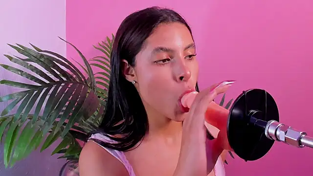 Lia owenss online show from April 21, 2026, 7:06 pm