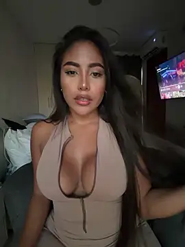 Snapshot of SaraValentina11 chatting on May 20, 2026, 10:49 pm SaraValentina11 online show from May 20, 2026, 10:49 pm