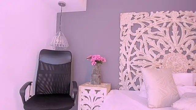 Snapshot of LucianaBlanco_ chatting on June 13, 2026, 1:20 pm LucianaBlanco online show from June 13, 2026, 1:20 pm