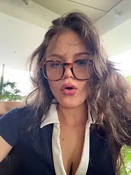 Tallulah Kinky online show from June 15, 2026, 9:06 pm