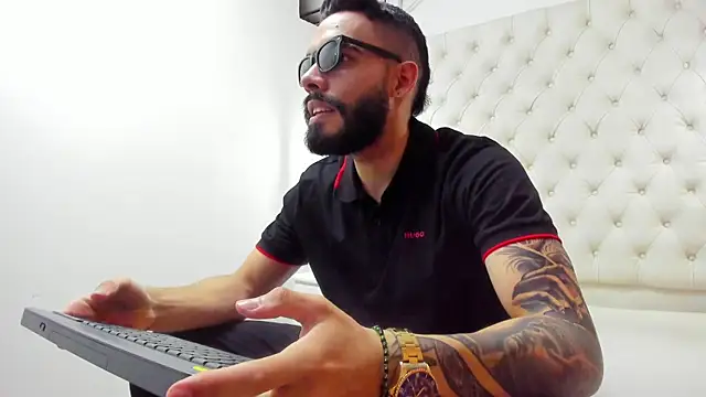 JEAN LEWIS2 online show from April 2, 2026, 8:17 pm