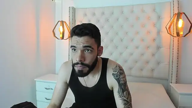 JEAN LEWIS2 online show from April 15, 2026, 7:32 pm