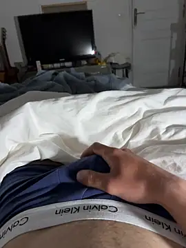 Elian0406 online show from April 14, 2026, 8:26 pm