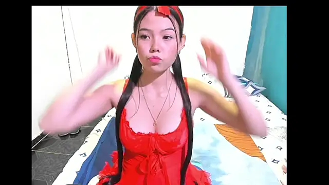 Snapshot of Draculaura_X chatting on July 12, 2026, 8:11 pm Draculaura X online show from July 12, 2026, 8:11 pm