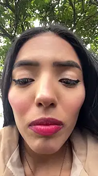 sylphiee  online show from April 11, 2026, 7:29 pm