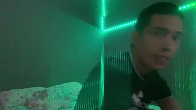 BrownBoyLover01 online show from March 12, 2026, 10:32 am