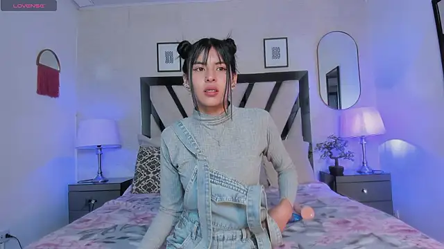 Violettaa Stone online show from March 26, 2026, 3:34 am