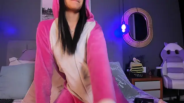 Violettaa Stone online show from April 13, 2026, 11:59 am