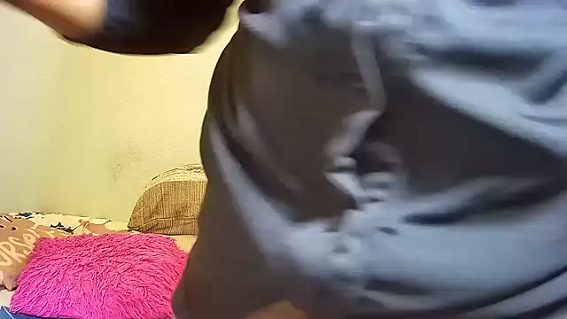 embarbianc online show from April 5, 2026, 3:04 am