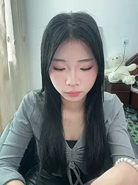 yiyibaby2026 online show from April 2, 2026, 2:42 am