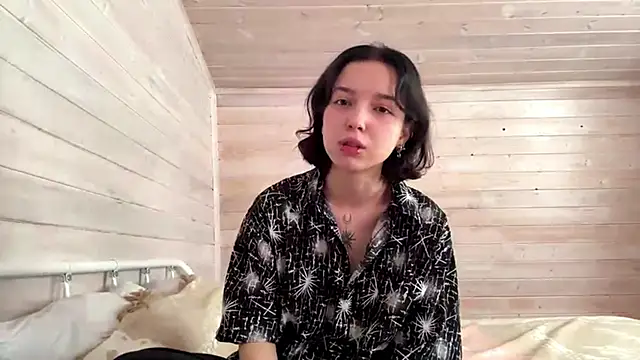 Snapshot of KateMiragee chatting on March 24, 2026, 10:20 am KateMiragee online show from March 24, 2026, 10:20 am