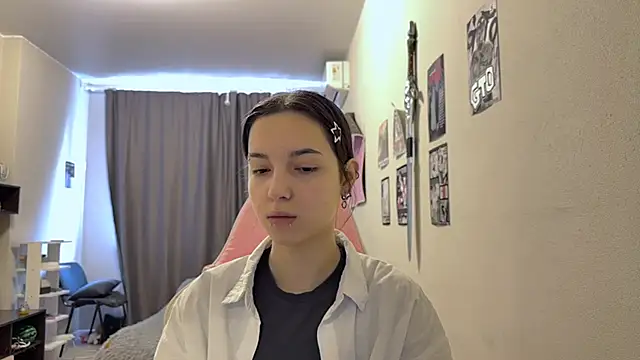 Snapshot of KateMiragee chatting on May 18, 2026, 9:37 am KateMiragee online show from May 18, 2026, 9:37 am