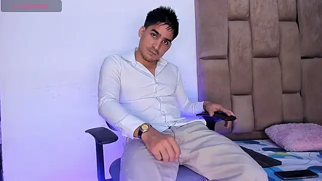 Snapshot of Christopher_Harris_ chatting on April 17, 2026, 9:18 pm Christopher Harris online show from April 17, 2026, 9:18 pm