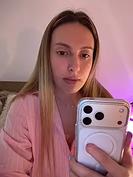 EvaRyen  online show from March 13, 2026, 4:13 pm