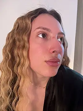 EvaRyen  online show from April 15, 2026, 3:30 pm