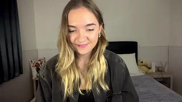 RoxyWet online show from July 15, 2026, 3:28 pm