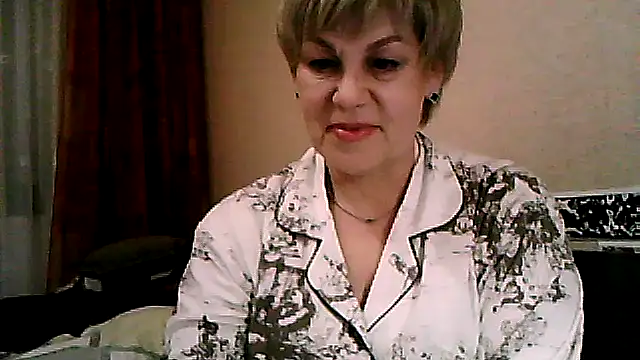 Snapshot of TatkaYang chatting on April 2, 2026, 8:17 pm TatkaYang online show from April 2, 2026, 8:17 pm